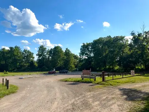 Sunny skies and nature trails await at Blackhand Gorge.